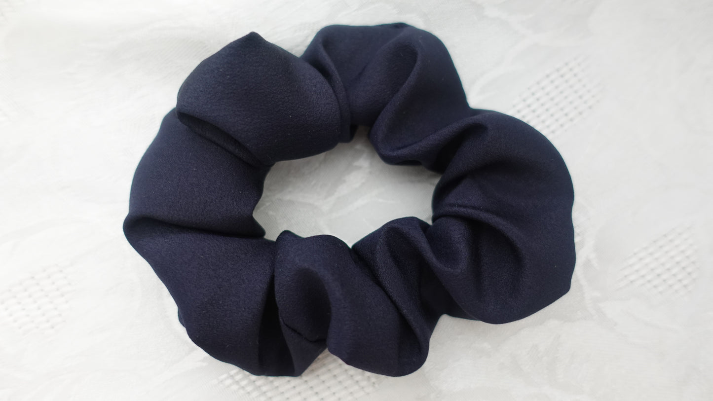 navy crepe scrunx