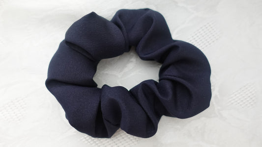 navy crepe scrunx