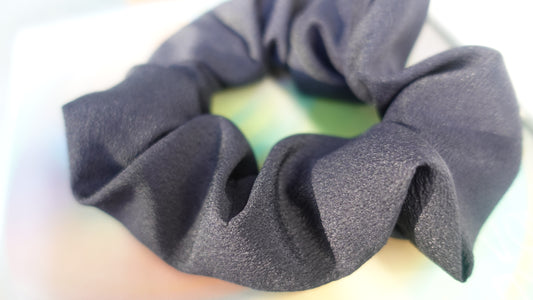 navy crepe scrunx