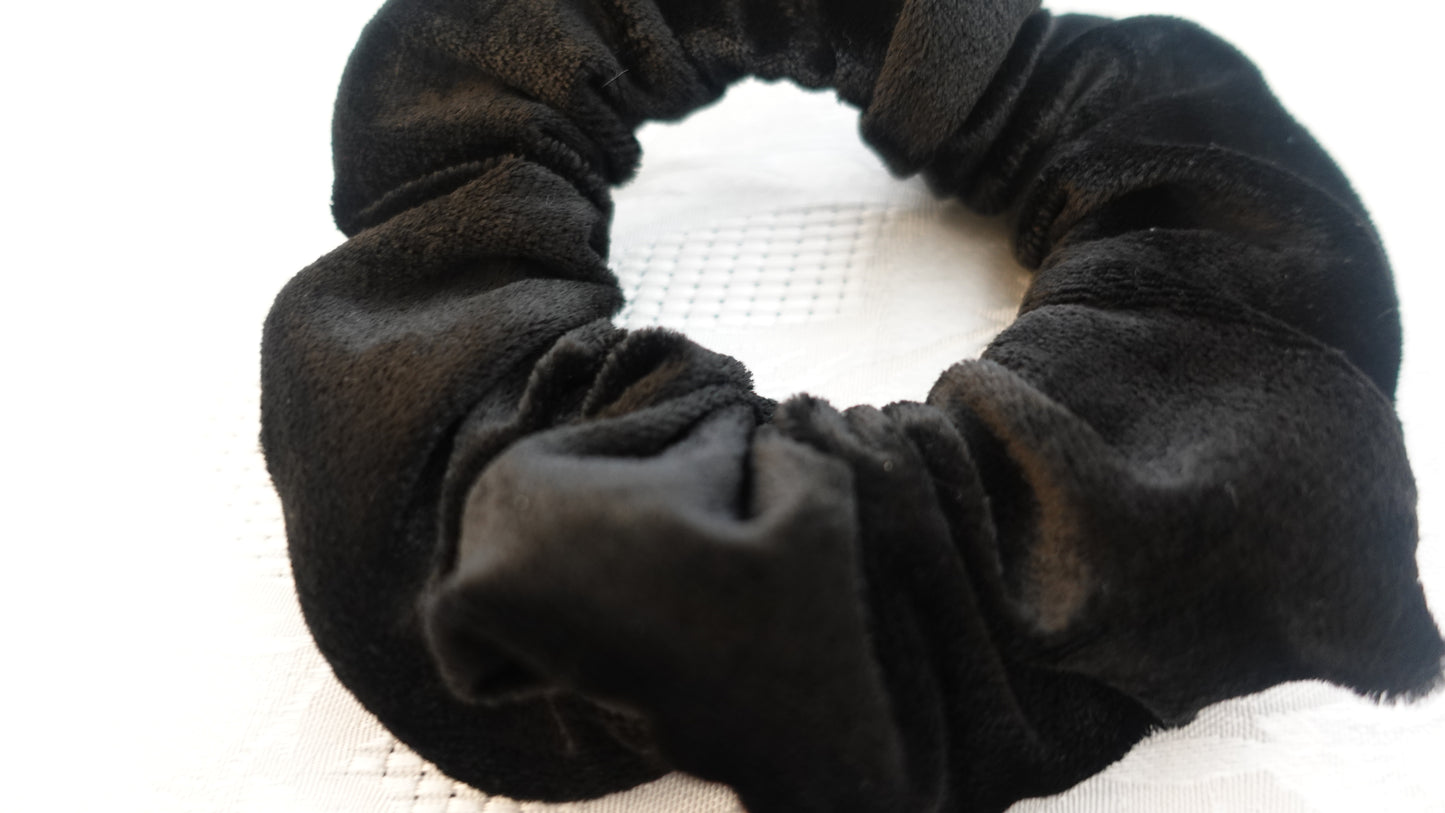 velvet black scrunx