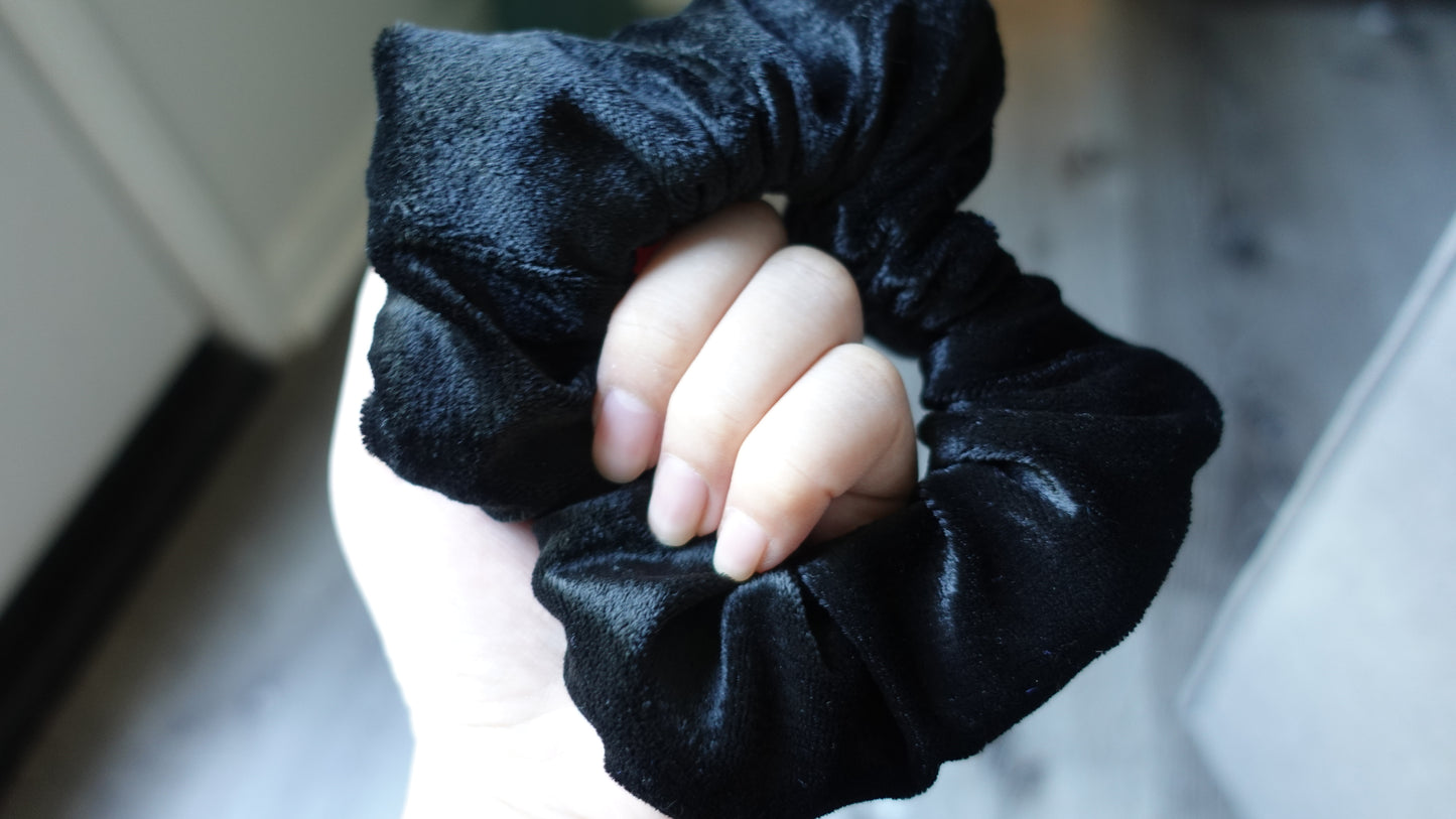 velvet black scrunx